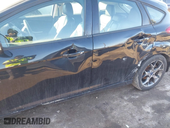 2014 Ford Focus SE with VIN 1FADP3K25EL183243, listed as a IAAI auction lot 41711685 with 222,008 mi miles. Bid and sale history available at carsss.com. Image 6.