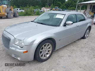 2006 Chrysler 300 C z VIN 2C3LA63H96H408536, wystawiony jako IAAI lot #42348964 z przebiegiem 139 904 mil mil oraz . Historia ofert i sprzedaży dostępna na DreamBid. Obrazek 2.