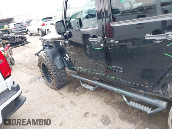 2017 Jeep Wrangler Unlimited Rubicon Recon z VIN 1C4HJWFG9HL592824, wystawiony jako IAAI lot #41427433 z przebiegiem 70 105 mil mil oraz . Historia ofert i sprzedaży dostępna na DreamBid. Obrazek 19.
