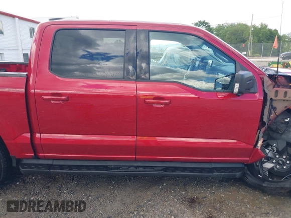 2024 Ford F-150 Lightning Flash z VIN 1FT6W3L7XRWG02773, wystawiony jako IAAI lot #42266067 z przebiegiem 7 256 mil mil oraz . Historia ofert i sprzedaży dostępna na DreamBid. Obrazek 14.
