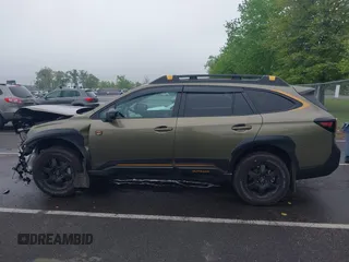 2025 Subaru Outback Wilderness z VIN 4S4BTGUDXS3233676, wystawiony jako IAAI lot #42219497 z przebiegiem 2 001 mil mil oraz . Historia ofert i sprzedaży dostępna na DreamBid. Obrazek 14.