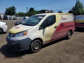 2015 Nissan NV200 SV z VIN 3N6CM0KN3FK718439, wystawiony jako Copart lot #62013855 z przebiegiem 234 117 mil mil oraz Czysty tytuł • Clean title. Historia ofert i sprzedaży dostępna na DreamBid. Obrazek 1.