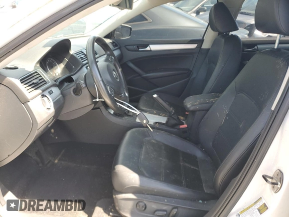 2012 Volkswagen Passat SE z VIN 1VWBP7A35CC084970, wystawiony jako Copart lot #54491265 z przebiegiem 75 497 mil mil oraz Szkoda całkowita • Salvage title. Historia ofert i sprzedaży dostępna na DreamBid. Obrazek 7.