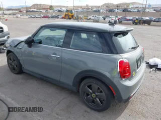 2022 MINI Hardtop Cooper SE z VIN WMW13DJ01N2P85767, wystawiony jako IAAI lot #41921346 z przebiegiem 17 446 mil mil oraz . Historia ofert i sprzedaży dostępna na DreamBid. Obrazek 15.