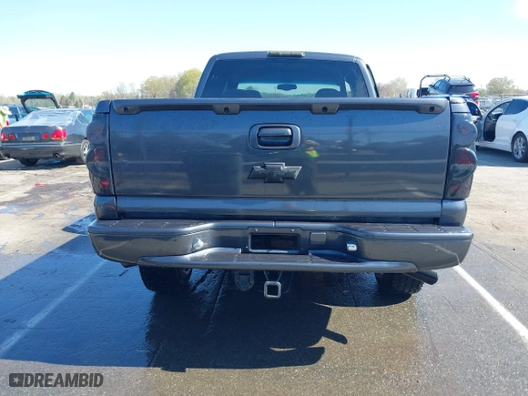 2000 Chevrolet Silverado 1500 LS with VIN 1GCEK19T2YE108024, listed as a IAAI auction lot 41880064 with 299,240 mi miles. Bid and sale history available at carsss.com. Image 16.
