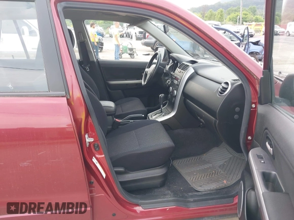 2008 Suzuki Grand Vitara w/Spare & Cargo Covers z VIN JS3TD941784101146, wystawiony jako IAAI lot #42546416 z przebiegiem 83 064 mil mil oraz . Historia ofert i sprzedaży dostępna na DreamBid. Obrazek 5.
