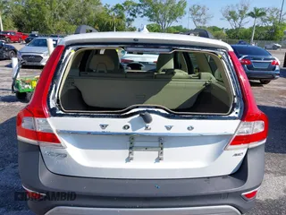 2014 Volvo XC70 3.2L with VIN YV4952BZ5E1186231, listed as a IAAI auction lot 41875901 with 109,875 mi miles and . Bid and sale history available at DreamBid. Image 17.