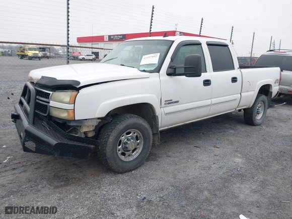 2006 Chevrolet Silverado 2500HD LT1 with VIN 1GCHK23D16F156660, listed as a IAAI auction lot 41497692 with 287,502 mi miles. Bid and sale history available at carsss.com. Image 17.