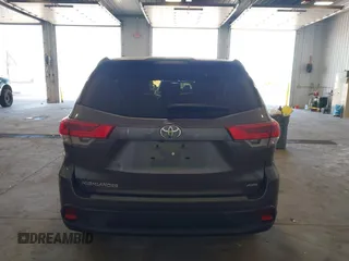 2017 Toyota Highlander LE with VIN 5TDBZRFH8HS386143, listed as a IAAI auction lot 42233604 with 44,507 mi miles and . Bid and sale history available at DreamBid. Image 15.
