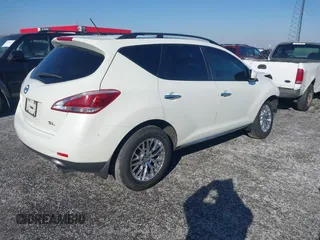 2011 Nissan Murano LE z VIN JN8AZ1MU2BW057849, wystawiony jako IAAI lot #41215629 z przebiegiem 195 651 mil mil oraz . Historia ofert i sprzedaży dostępna na DreamBid. Obrazek 4.