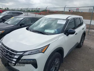 2024 Nissan Rogue S with VIN 5N1BT3AA2RC759541, listed as a IAAI auction lot 42125133 with 895 mi miles and . Bid and sale history available at DreamBid. Image 6.