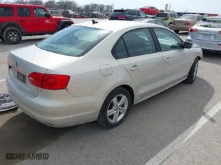 2011 Volkswagen Jetta Sedan TDI with VIN 3VWLL7AJ9BM082375, listed as a IAAI auction lot 41823037 with 142,619 mi miles. Bid and sale history available at carsss.com. Image 4.
