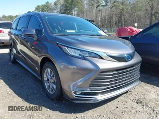 2023 Toyota Sienna XLE with VIN 5TDJRKEC8PS177038, listed as a IAAI auction lot 41703920 with 17,905 mi miles. Bid and sale history available at carsss.com. Image 1.