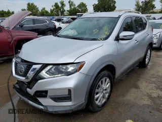 2017 Nissan Rogue SV z VIN KNMAT2MV4HP610774, wystawiony jako Copart lot #67486424 z przebiegiem 106 847 mil mil oraz Czysty tytuł • Clean title. Historia ofert i sprzedaży dostępna na DreamBid. Obrazek 1.