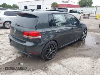 2010 Volkswagen GTI z VIN WVWGV7AJ9AW173921, wystawiony jako IAAI lot #42444636 z przebiegiem 128 103 mil mil oraz . Historia ofert i sprzedaży dostępna na DreamBid. Obrazek 4.