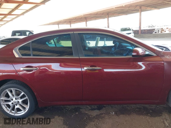 2013 Nissan Maxima SV z VIN 1N4AA5AP2DC822898, wystawiony jako IAAI lot #41992491 z przebiegiem 152 328 mil mil oraz . Historia ofert i sprzedaży dostępna na DreamBid. Obrazek 13.