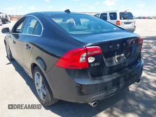 2012 Volvo S60 T5 с VIN YV1622FS4C2142489, выставлен на аукционе IAAI как лот 42234409 с пробегом 218 907 миль миль и . История ставок и продаж доступна на DreamBid. Изображение 3.