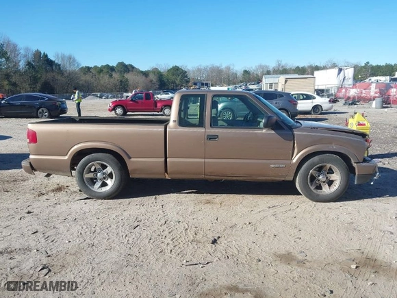 2003 Chevrolet S-10 LS with VIN 1GCCS19X138138729, listed as a IAAI auction lot 41683072 with 1 mi miles. Bid and sale history available at carsss.com. Image 14.