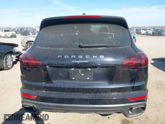 2016 Porsche Cayenne z VIN WP1AA2A25GLA05540, wystawiony jako IAAI lot #41330580 z przebiegiem 71 835 mil mil oraz . Historia ofert i sprzedaży dostępna na DreamBid. Obrazek 16.
