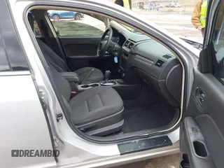 2010 Ford Fusion SE with VIN 3FAHP0HA3AR295047, listed as a IAAI auction lot 41685107 with 131,999 mi miles. Bid and sale history available at carsss.com. Image 5.
