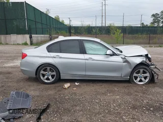 2015 BMW 3 Series 320i xDrive с VIN WBA3C3G55FNS73435, выставлен на аукционе IAAI как лот 42133912 с пробегом 111 663 миль миль и . История ставок и продаж доступна на DreamBid. Изображение 13.