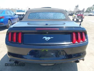 2017 Ford Mustang EcoBoost Premium z VIN 1FATP8UH8H5331324, wystawiony jako IAAI lot #42754503 z przebiegiem 84 209 mil mil oraz . Historia ofert i sprzedaży dostępna na DreamBid. Obrazek 16.