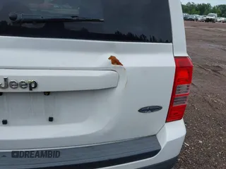 2015 Jeep Patriot High Altitude с VIN 1C4NJPFA8FD388723, выставлен на аукционе IAAI как лот 42542143 с пробегом 115 573 миль миль и . История ставок и продаж доступна на DreamBid. Изображение 6.