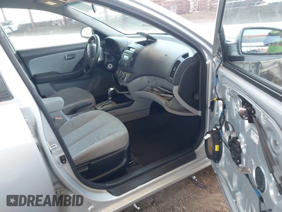 2010 Hyundai Elantra GLS z VIN KMHDU4AD4AU126950, wystawiony jako IAAI lot #42009934 z przebiegiem 124 845 mil mil oraz . Historia ofert i sprzedaży dostępna na DreamBid. Obrazek 5.