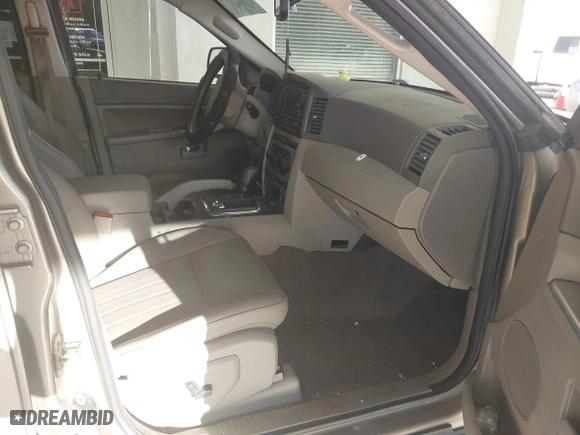 2005 Jeep Grand Cherokee Laredo with VIN 1J8HR48N95C713185, listed as a IAAI auction lot 41777242 with 95,262 mi miles. Bid and sale history available at carsss.com. Image 5.
