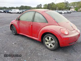 2006 Volkswagen New Beetle Coupe with VIN 3VWRW31C86M403789, listed as a IAAI auction lot 41920524 with 1 mi miles. Bid and sale history available at carsss.com. Image 3.