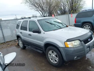 2002 Ford Escape XLT Choice with VIN 1FMCU04152KA38640, listed as a IAAI auction lot 41895674 with 106,449 mi miles. Bid and sale history available at carsss.com. Image 1.