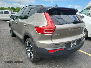 2022 Volvo XC40 R-Design z VIN YV4162UM2N2769099, wystawiony jako IAAI lot #42455853 z przebiegiem 92 375 mil mil oraz . Historia ofert i sprzedaży dostępna na DreamBid. Obrazek 1.