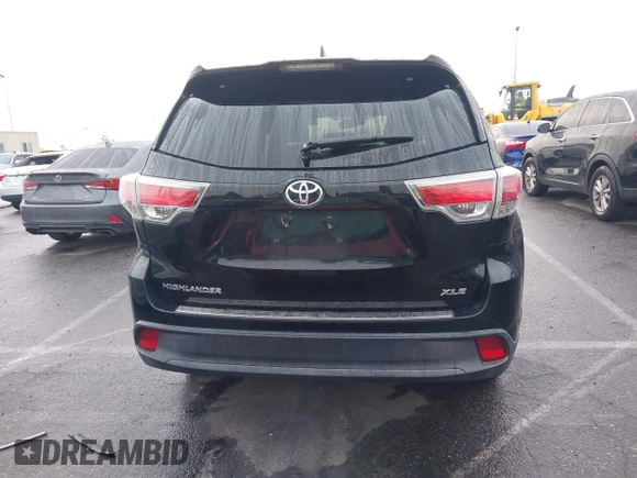 2015 Toyota Highlander XLE z VIN 5TDKKRFHXFS109236, wystawiony jako IAAI lot #41915934 z przebiegiem 102 536 mil mil oraz . Historia ofert i sprzedaży dostępna na DreamBid. Obrazek 17.