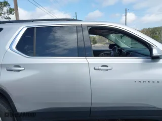 2021 Chevrolet Traverse LT Cloth with VIN 1GNERGKW0MJ117283, listed as a IAAI auction lot 41739786 with 41,535 mi miles. Bid and sale history available at carsss.com. Image 14.
