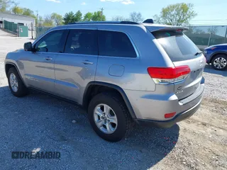 2016 Jeep Grand Cherokee Laredo z VIN 1C4RJFAG0GC384227, wystawiony jako IAAI lot #41995947 z przebiegiem 155 276 mil mil oraz . Historia ofert i sprzedaży dostępna na DreamBid. Obrazek 3.