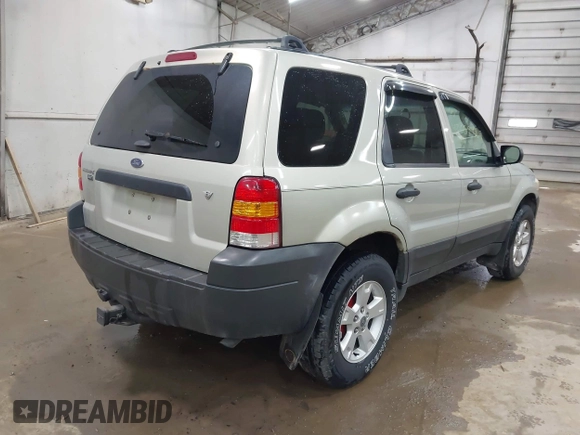 2005 Ford Escape XLT with VIN 1FMYU03115KA29039, listed as a IAAI auction lot 42159988 with 240,047 mi miles and . Bid and sale history available at DreamBid. Image 4.