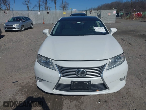 2013 Lexus ES 4dr Sdn with VIN JTHBK1GGXD2077804, listed as a IAAI auction lot 41748571 with 88,000 mi miles. Bid and sale history available at carsss.com. Image 12.