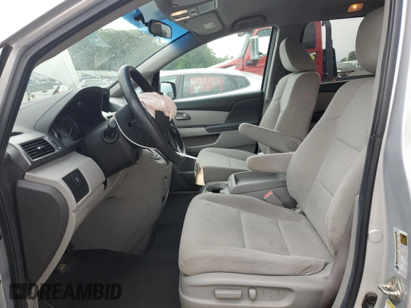 2013 Honda Odyssey LX z VIN 5FNRL5H24DB054216, wystawiony jako Copart lot #59871675 z przebiegiem 103 494 mil mil oraz Czysty tytuł • Clean title. Historia ofert i sprzedaży dostępna na DreamBid. Obrazek 7.