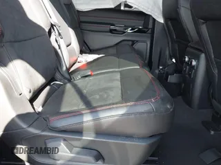 2022 Ford Explorer ST-Line z VIN 1FMSK7KH9NGB68860, wystawiony jako IAAI lot #42287420 z przebiegiem 25 579 mil mil oraz . Historia ofert i sprzedaży dostępna na DreamBid. Obrazek 8.