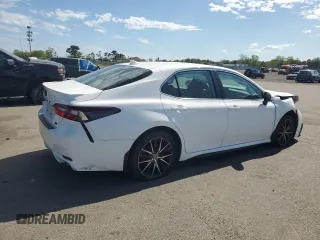 2022 Toyota Camry SE z VIN 4T1G11AK8NU709417, wystawiony jako Copart lot #57153185 z przebiegiem 20 314 mil mil oraz Szkoda całkowita • Salvage title. Historia ofert i sprzedaży dostępna na DreamBid. Obrazek 3.