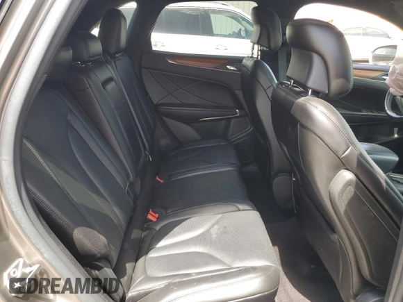 2017 Lincoln MKC Reserve z VIN 5LMCJ3D98HUL11757, wystawiony jako Copart lot #53115715 z przebiegiem 40 464 mil mil oraz Szkoda całkowita • Salvage title. Historia ofert i sprzedaży dostępna na DreamBid. Obrazek 11.