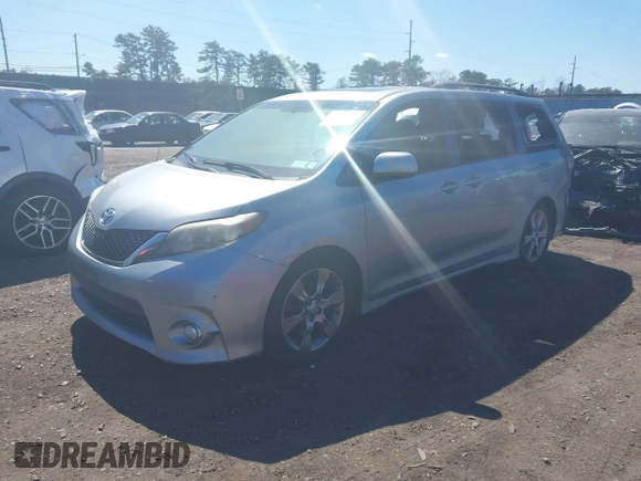 2012 Toyota Sienna SE with VIN 5TDXK3DC0CS235644, listed as a IAAI auction lot 41894016 with 118,487 mi miles. Bid and sale history available at carsss.com. Image 2.