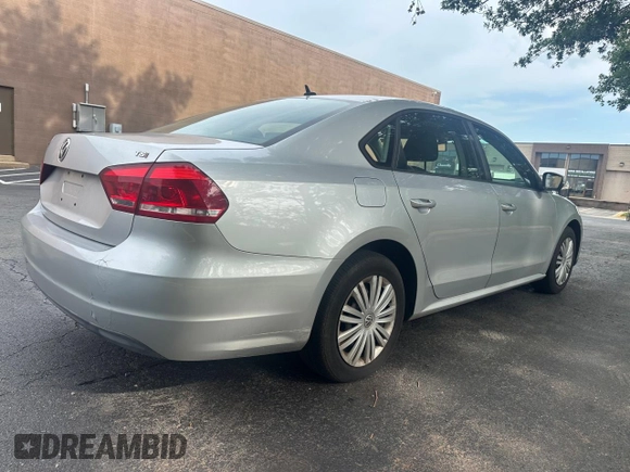 2014 Volkswagen Passat Wolfsburg Edition с VIN 1VWAT7A34EC065367, выставлен на аукционе Copart как лот 60574015 с пробегом 85 800 миль миль и Чистый • Clean title. История ставок и продаж доступна на DreamBid. Изображение 4.