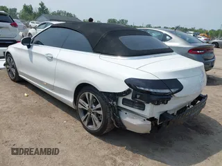2019 Mercedes-Benz C 300 z VIN WDDWK8EB3KF783527, wystawiony jako IAAI lot #42486292 z przebiegiem 94 889 mil mil oraz . Historia ofert i sprzedaży dostępna na DreamBid. Obrazek 3.