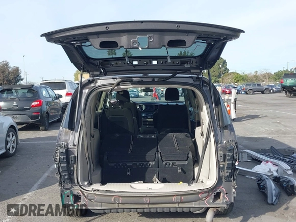 2020 Chrysler Voyager LX z VIN 2C4RC1CG9LR145545, wystawiony jako IAAI lot #41372340 z przebiegiem 48 013 mil mil oraz . Historia ofert i sprzedaży dostępna na DreamBid. Obrazek 17.