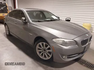 2012 BMW 5 Series 535i xDrive z VIN WBAFU7C5XCDU63742, wystawiony jako IAAI lot #42308428 z przebiegiem Nie podano mil oraz . Historia ofert i sprzedaży dostępna na DreamBid. Obrazek 1.