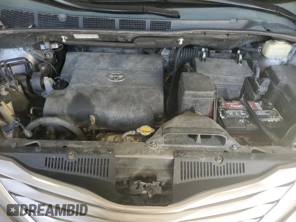 2015 Toyota Sienna XLE z VIN 5TDYK3DC5FS577227, wystawiony jako Copart lot #41766745 z przebiegiem 261 917 mil mil oraz Szkoda całkowita • Salvage title. Historia ofert i sprzedaży dostępna na DreamBid. Obrazek 12.