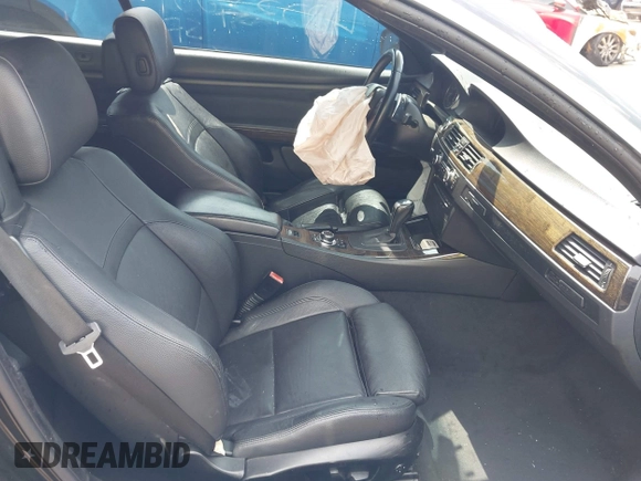 2011 BMW 3 Series 328i z VIN WBADW7C56BE544585, wystawiony jako IAAI lot #42233106 z przebiegiem Nie podano mil oraz . Historia ofert i sprzedaży dostępna na DreamBid. Obrazek 5.