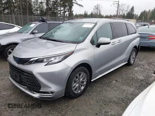 2021 Toyota Sienna XLE with VIN 5TDJSKFC8MS037697, listed as a IAAI auction lot 41711070 with 29,198 mi miles. Bid and sale history available at carsss.com. Image 17.