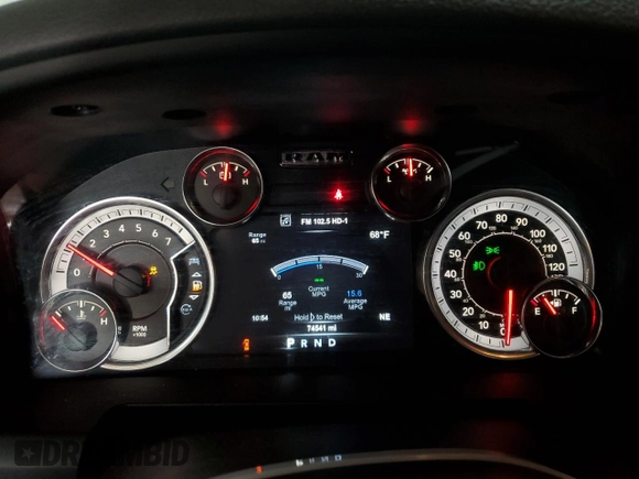 2018 Ram 1500 Big Horn z VIN 3C6RR7LG7JG240889, wystawiony jako Copart lot #57627555 z przebiegiem 74 541 mil mil oraz Szkoda całkowita • Salvage title. Historia ofert i sprzedaży dostępna na DreamBid. Obrazek 9.